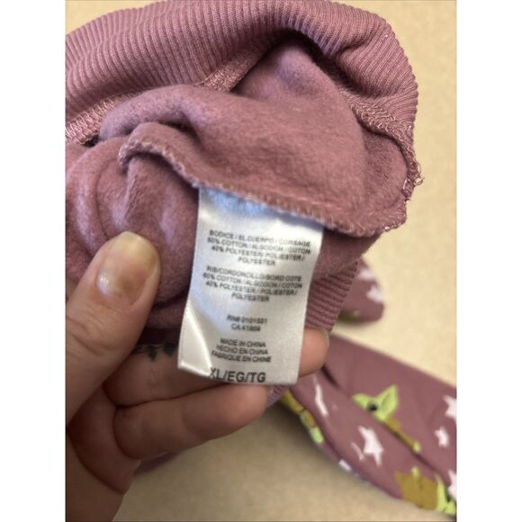 Star Wars “Baby Yoda” Cropped Women’s XL Sweatshirt - NEVER WORN! - Picture 5 of 5